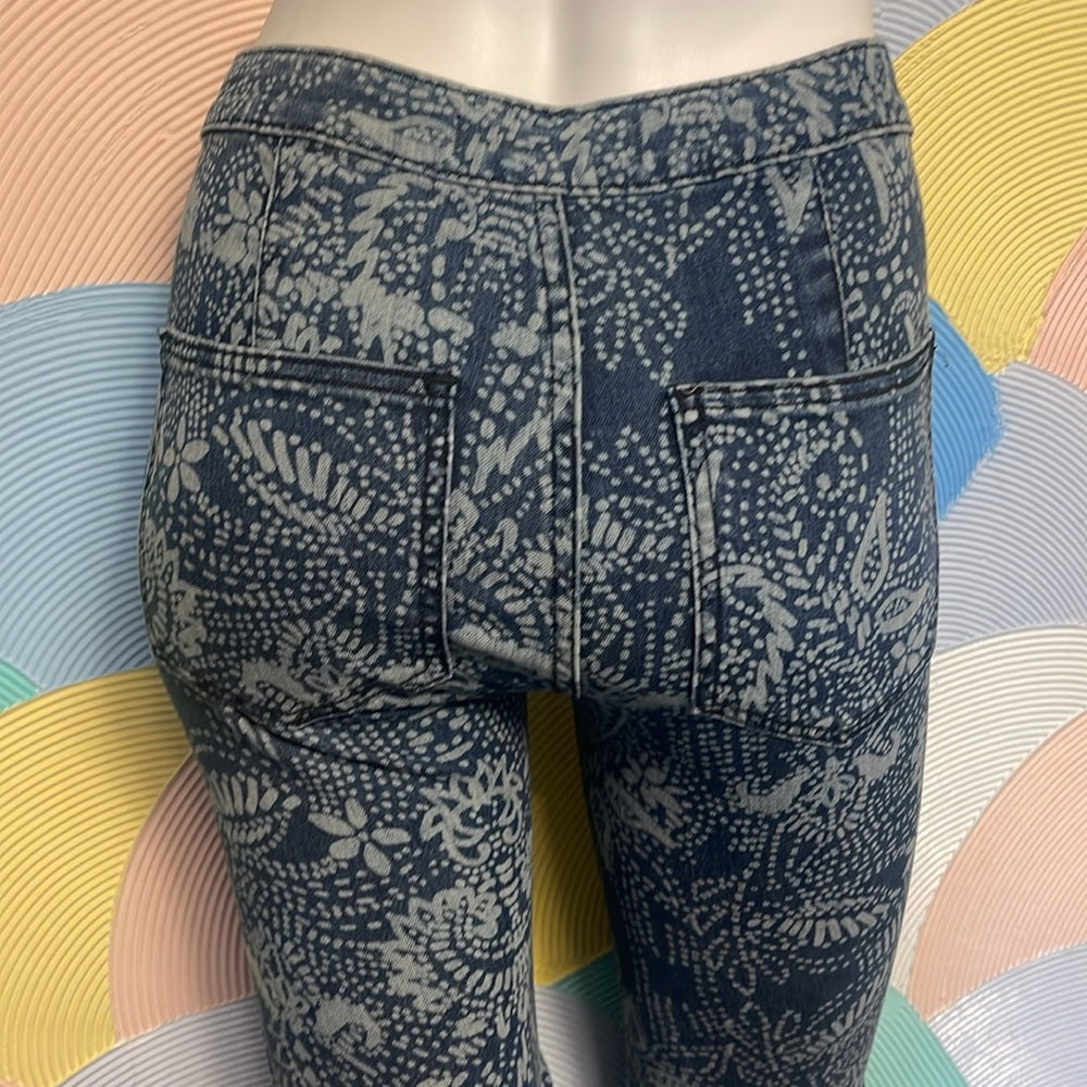Free People Fun Funky Bellbottoms sz 24 embroidery, blue, and white paisley
