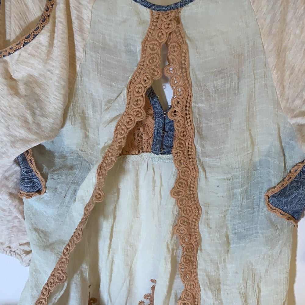 Gimmicks by BKE Paisley OpenBack Bohemian Blouse sz M