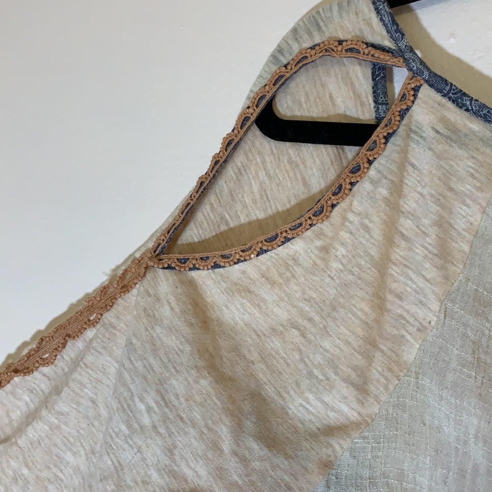 Gimmicks by BKE Paisley OpenBack Bohemian Blouse sz M