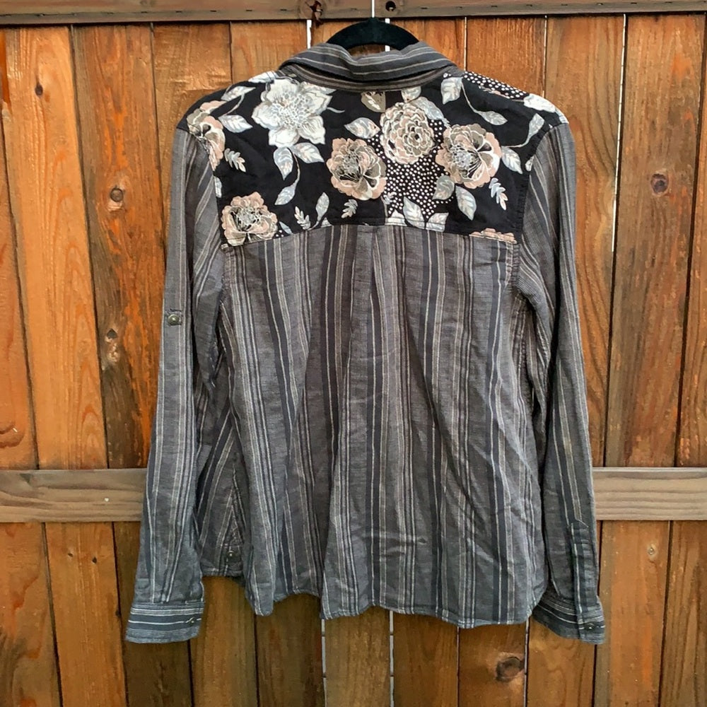 Free People Striped Floral Button Blouse sz XS long sleeve 100 cotton
