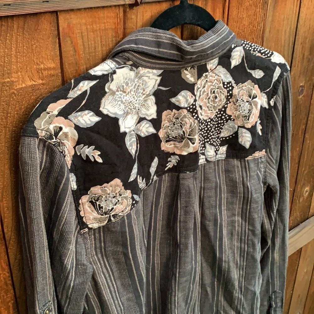 Free People Striped Floral Button Blouse sz XS long sleeve 100 cotton