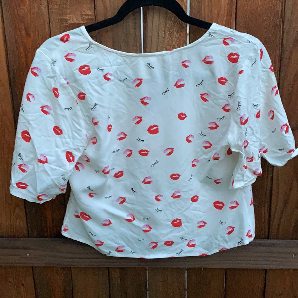 Japna Adorable Kiss Wink Button white Blouse size XS