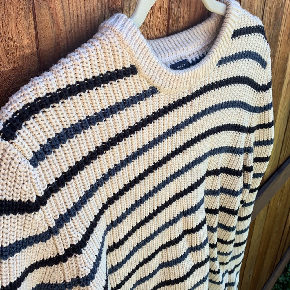 American Eagle Striped Thick Knit Sweater M