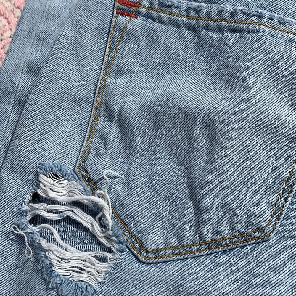 BDG Distressed Light Wash Straight Jean 26W