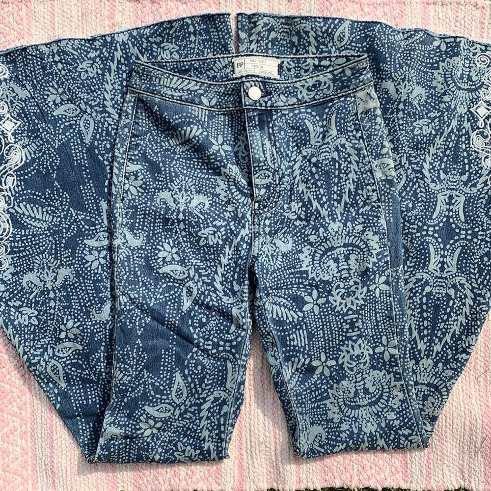Free People Fun Funky Bellbottoms sz 24 embroidery, blue, and white paisley