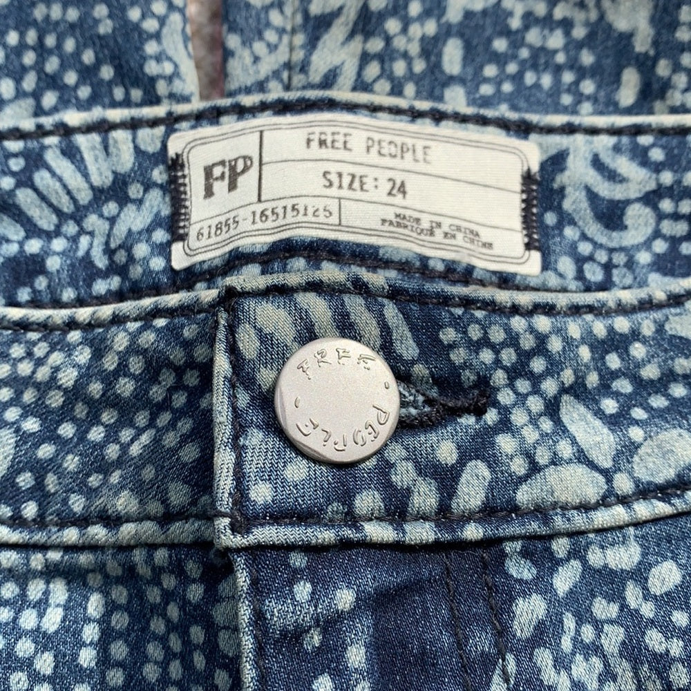 Free People Fun Funky Bellbottoms sz 24 embroidery, blue, and white paisley