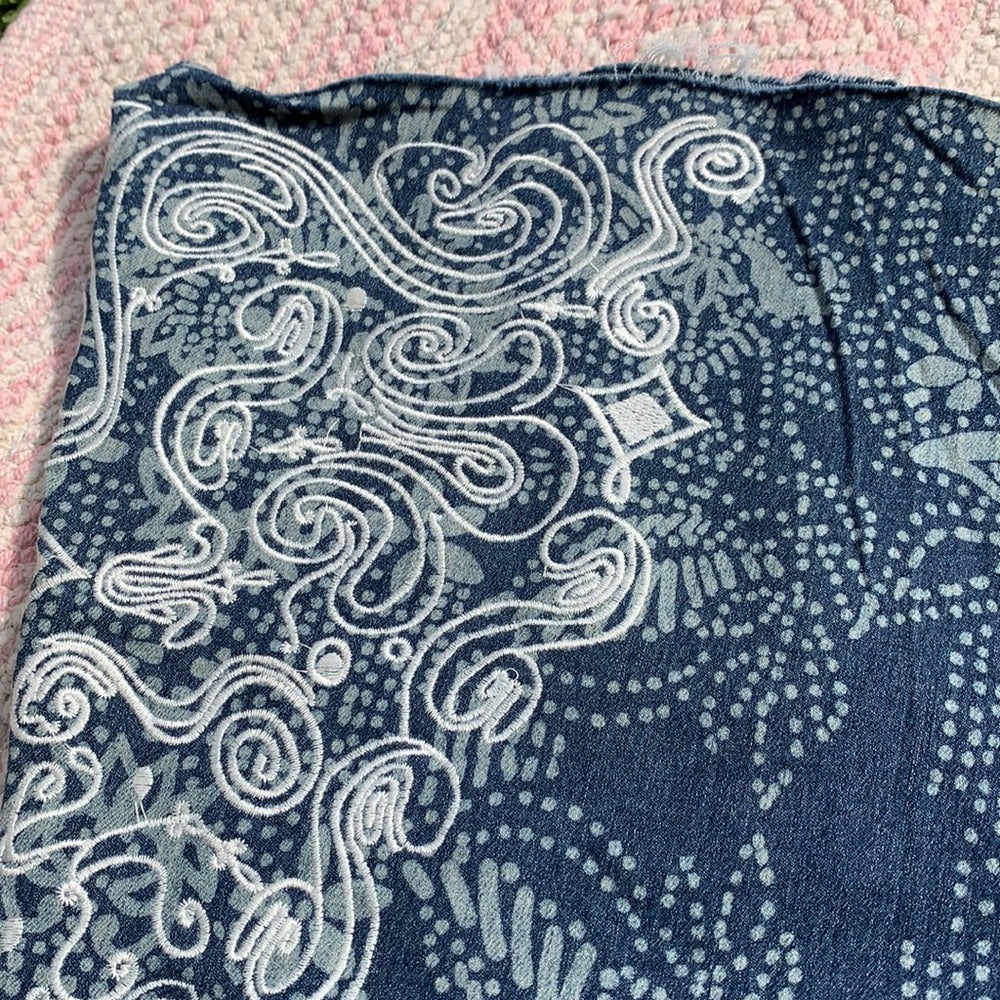 Free People Fun Funky Bellbottoms sz 24 embroidery, blue, and white paisley