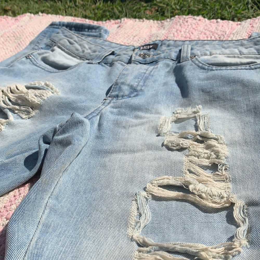 Distressed Light-wash straight leg jean size 5