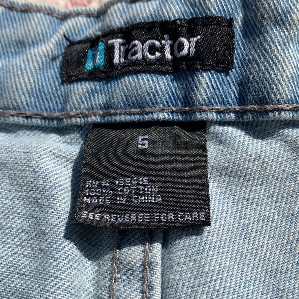 Distressed Light-wash straight leg jean size 5