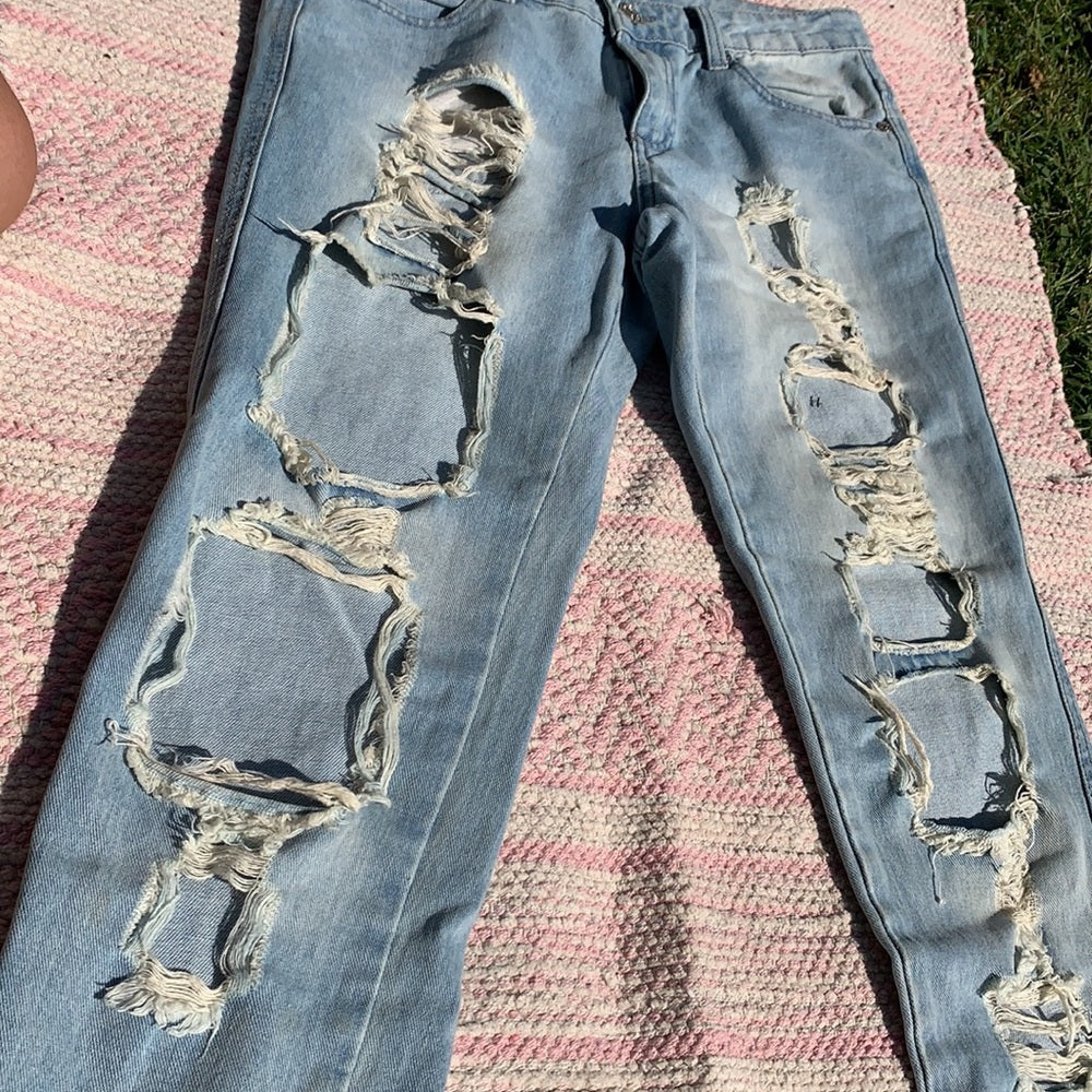 Distressed Light-wash straight leg jean size 5
