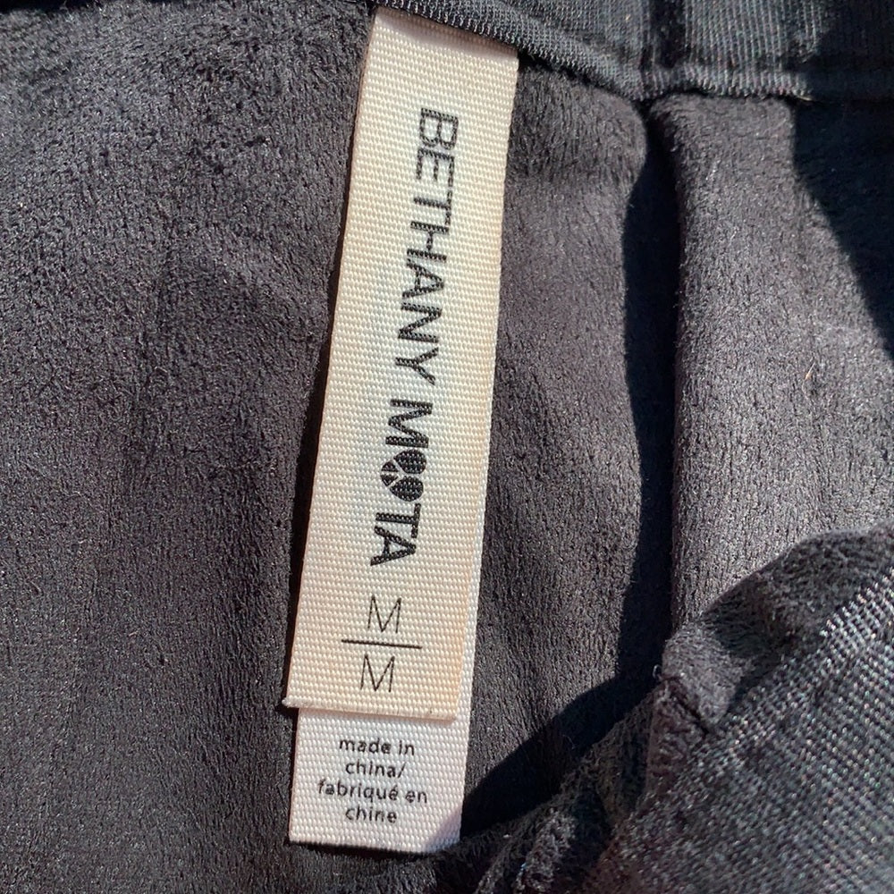 🎀 Fun flirty skater faux leather skirt szM