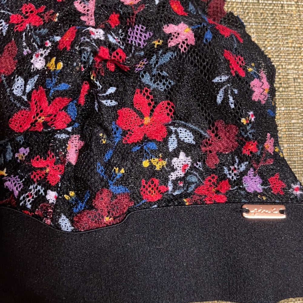 Victoria secret, Pink , Aerie bras bundle deal