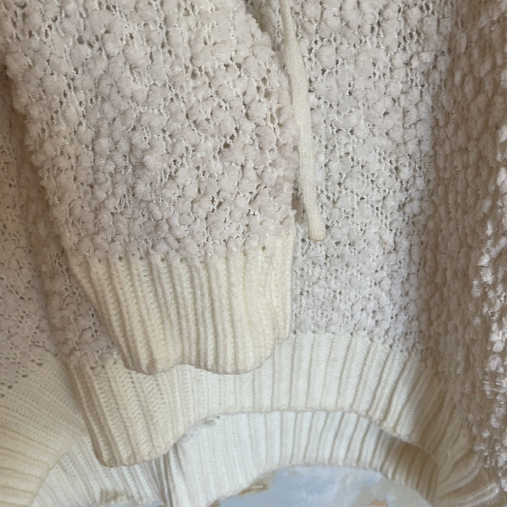 Cozy white sweater with hoodie size M