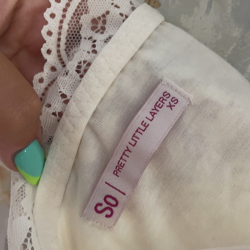 Bundle white crop tops new with tag lace pretty little layers and Kirra
