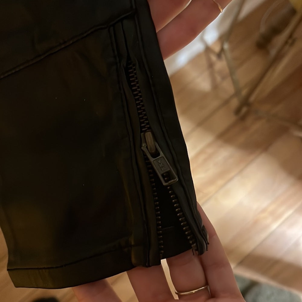 Free People vegan Black pleater Pants size 6