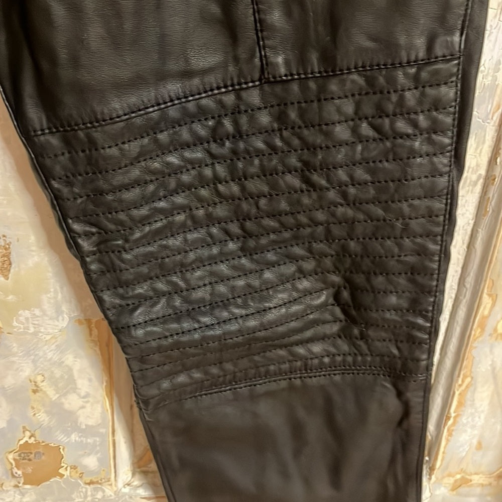 Free People vegan Black pleater Pants size 6