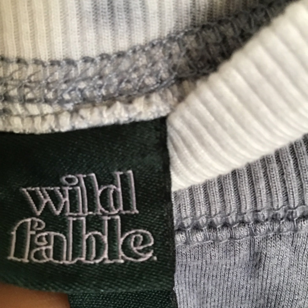 Wild Fable gray and white long sleeve Sz L