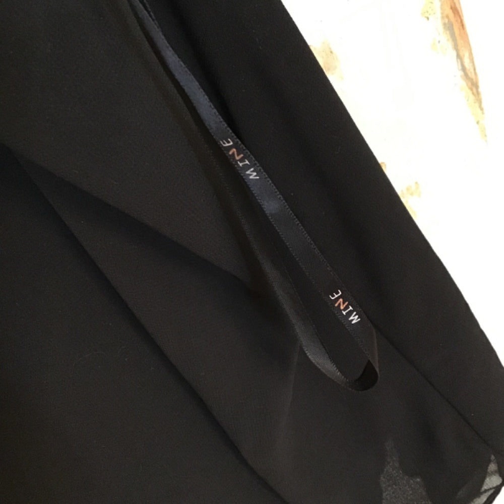 Mine black blouse Sz M