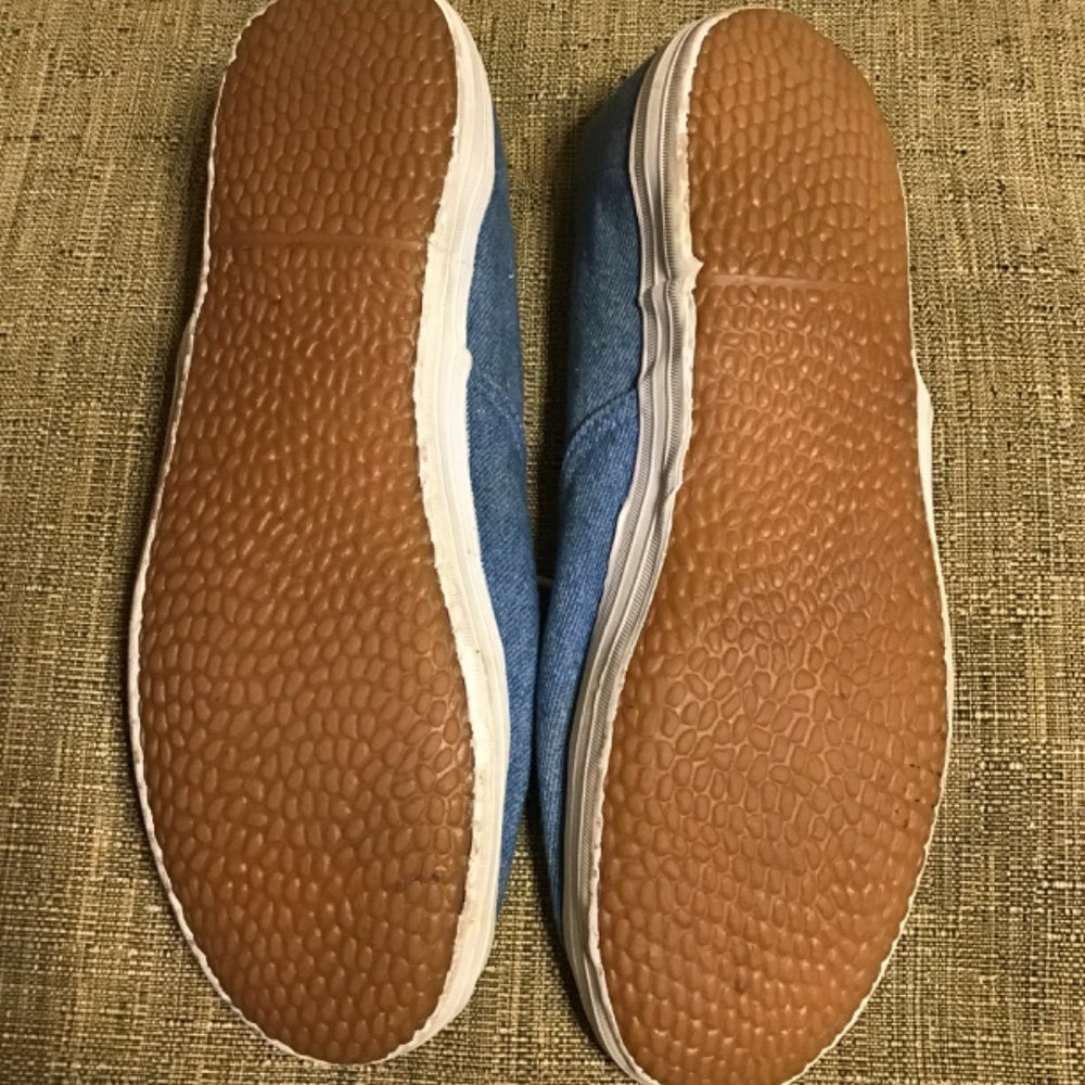 Mickey Unlimited Tennis shoes size 9 1/2 color blue