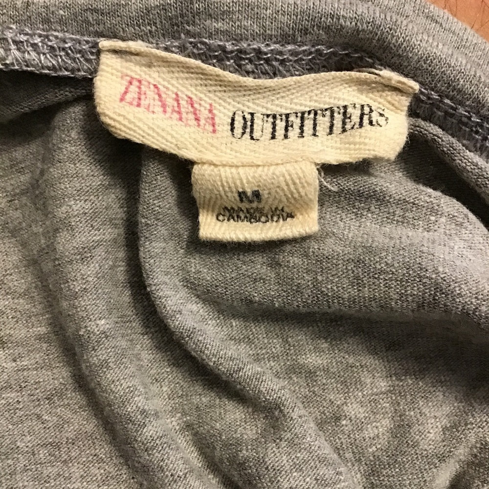 Zenana outfitters dry goods V neck shirt Sz M