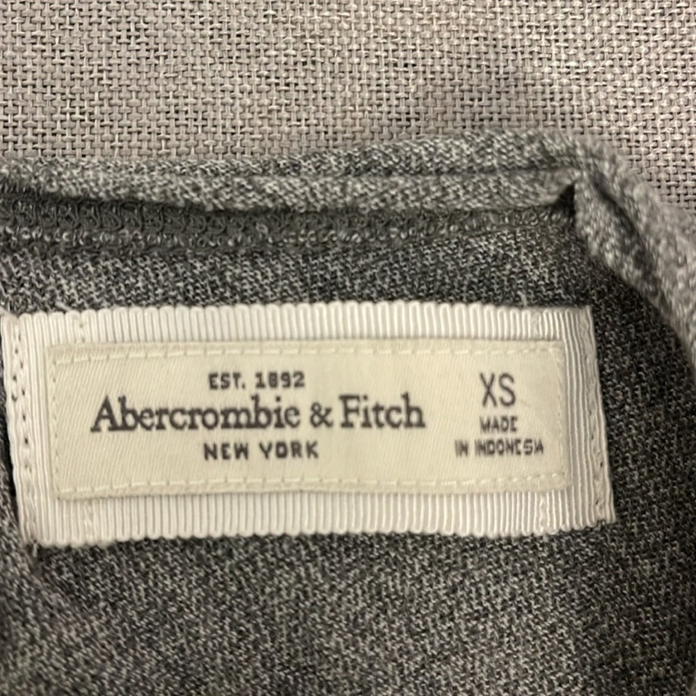 Abercrombie fitch xS gray tank top embellished neck pearls rhinestones  flowers