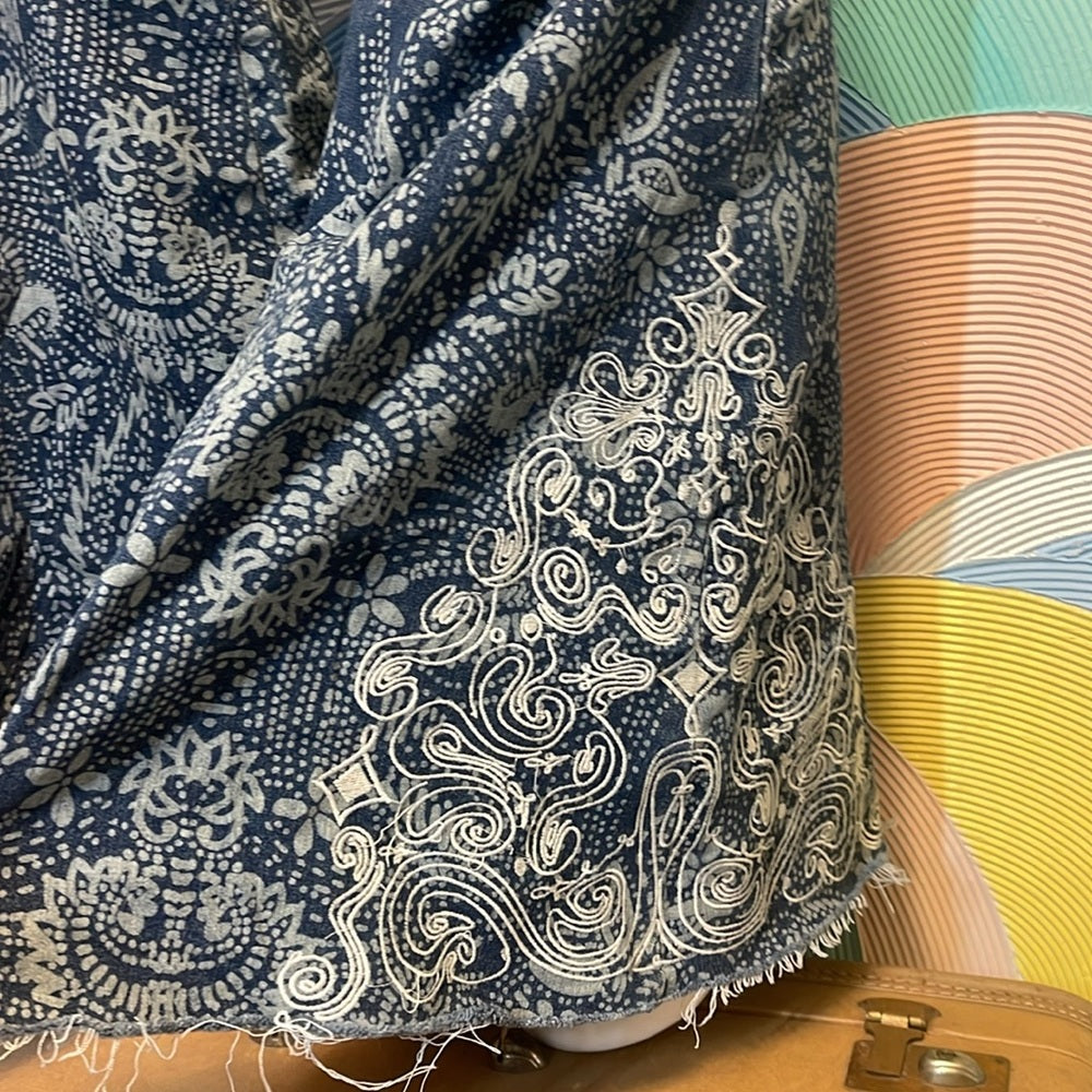 Free People Fun Funky Bellbottoms sz 24 embroidery, blue, and white paisley