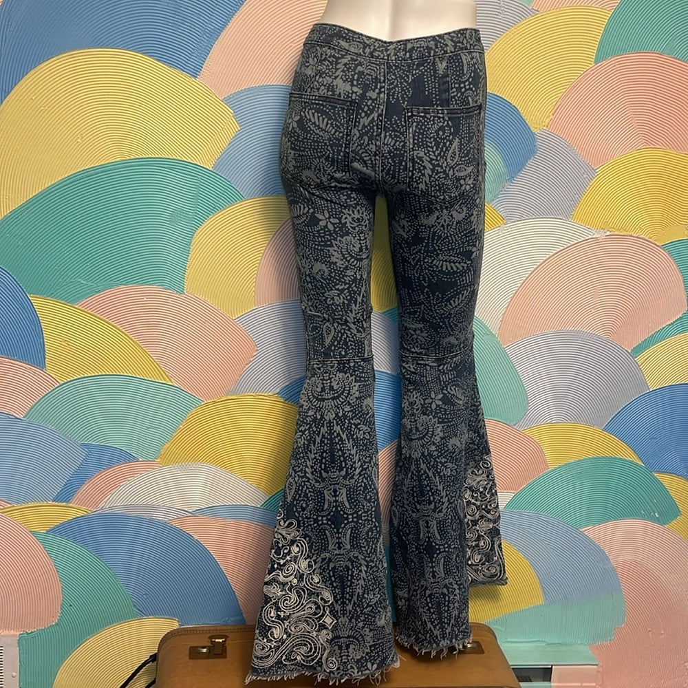 Free People Fun Funky Bellbottoms sz 24 embroidery, blue, and white paisley