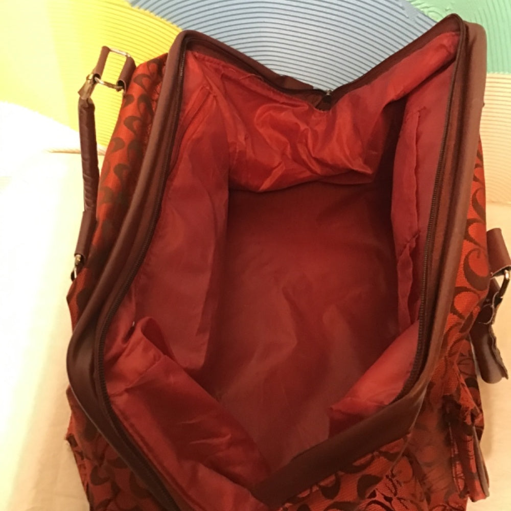 China town G travel bag red and maroon.
