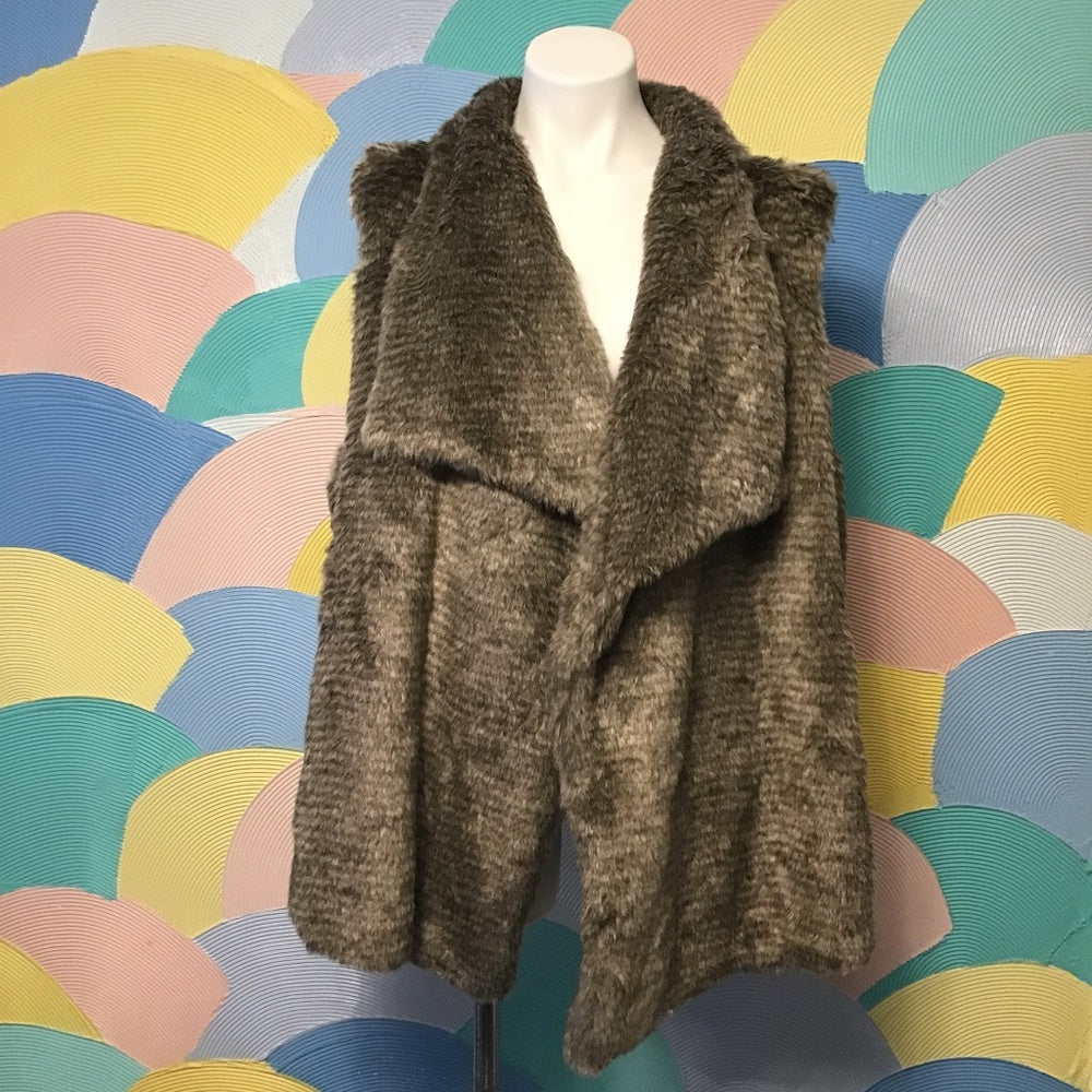 Maurices  size 4 winter faux fur vest