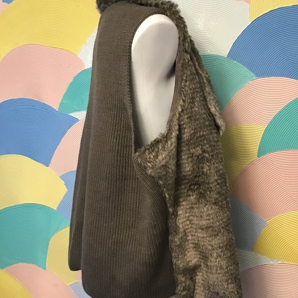 Maurices  size 4 winter faux fur vest