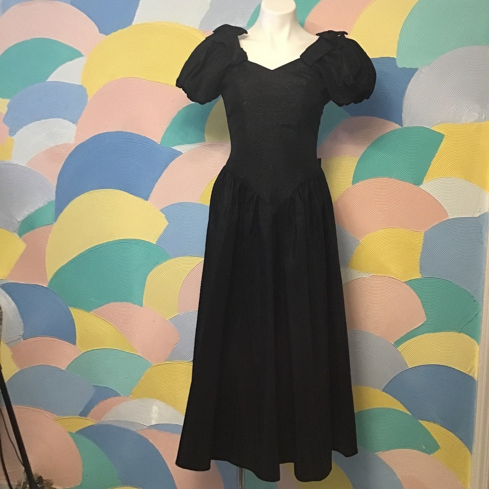 Int ladies Garment black long prom dress size 3/4 with Bows