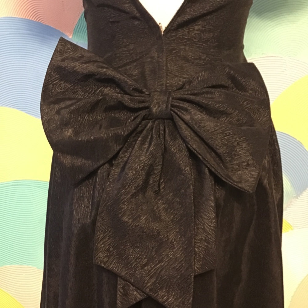 Int ladies Garment black long prom dress size 3/4 with Bows