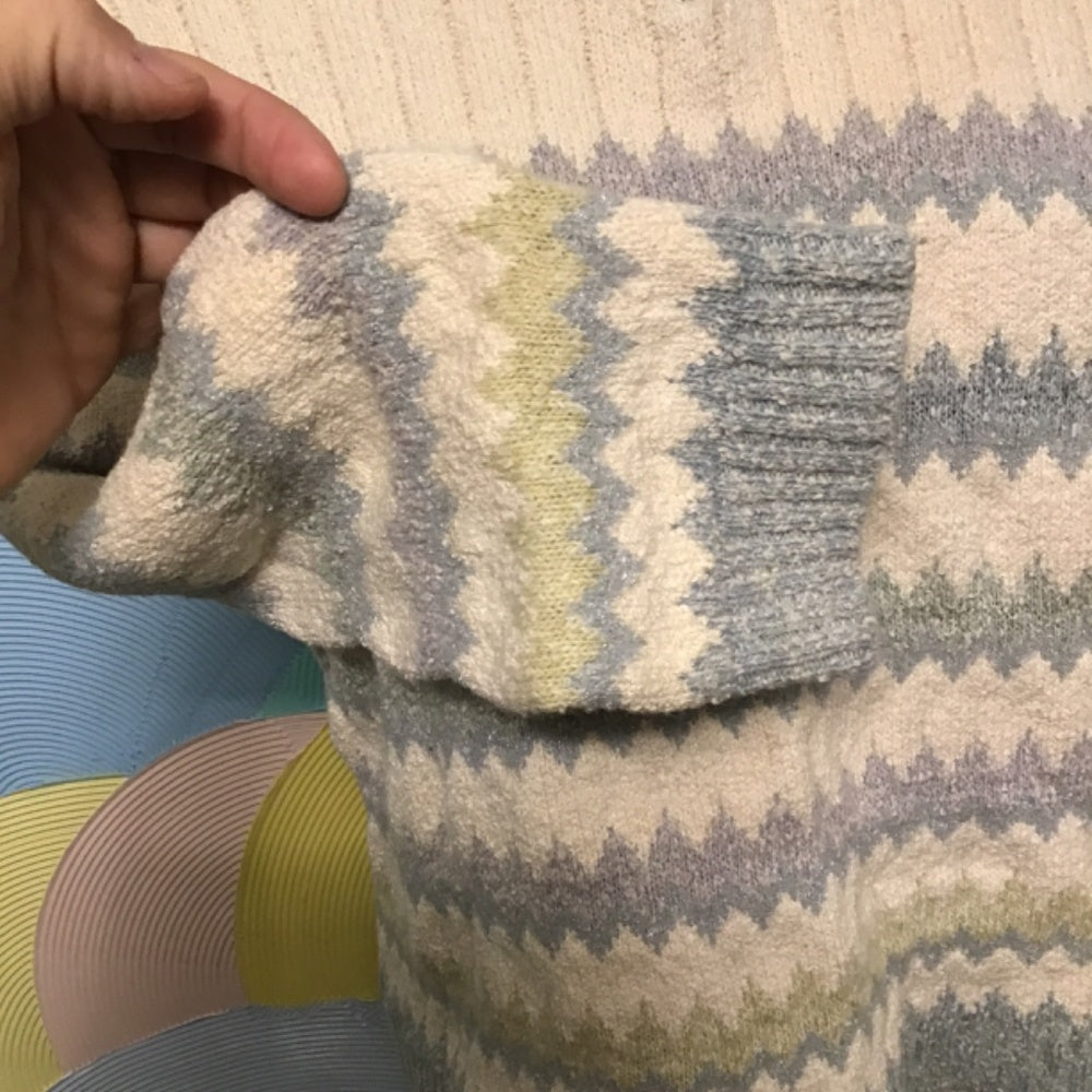Liz Claiborne knitted sweater size M color cream blue and purple