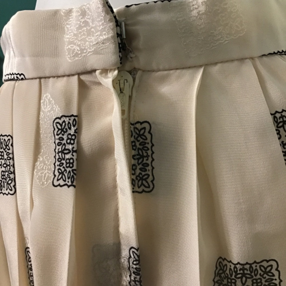 Breckenridge skirt size 12 color cream with black patterns art deco.