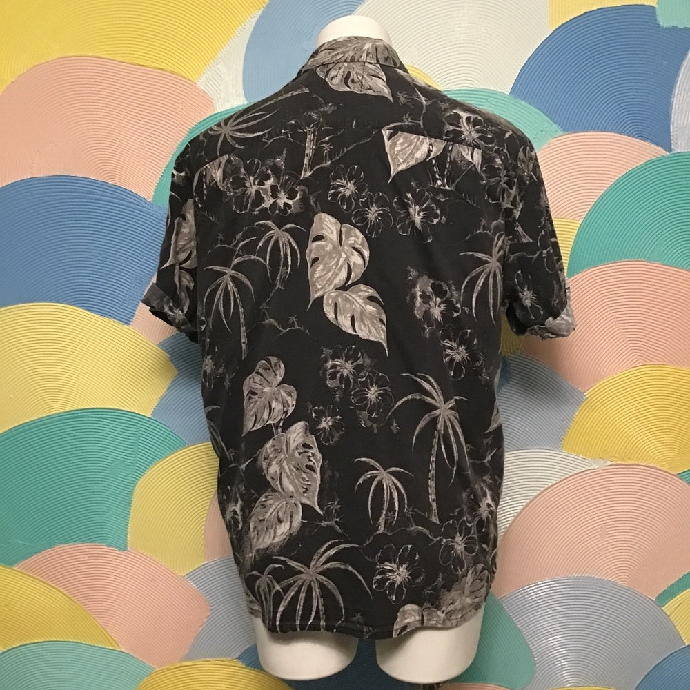 Me & City mans short sleeve shirt size M gray and White 100% cotton