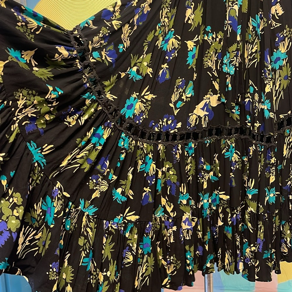 Free people NWT floral blue black V-neck dress cut out back with belt & slip XS
