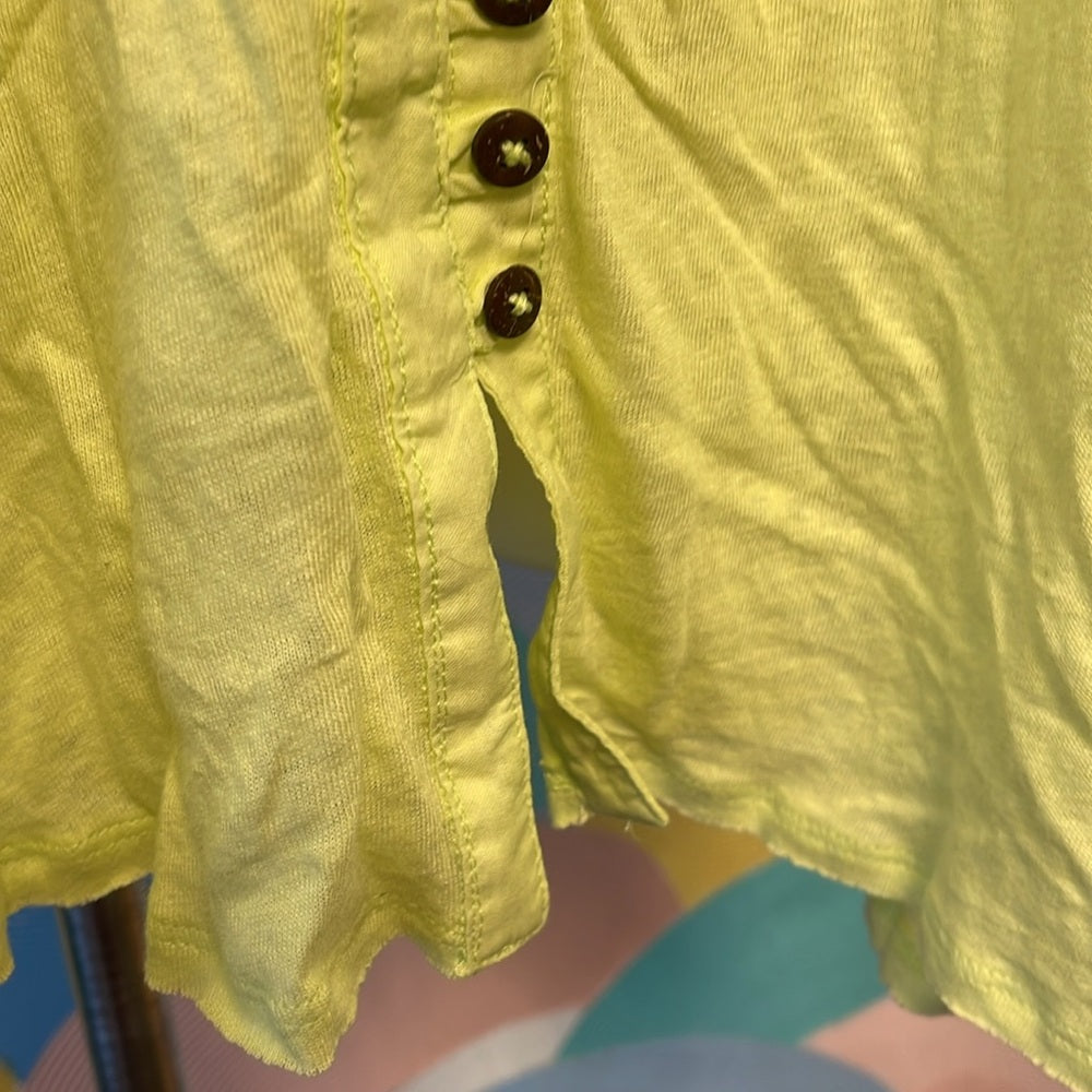 Free people chartreuse green top coconut buttons linen scoop neck short sleeves