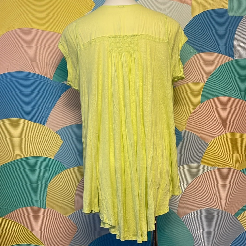 Free people chartreuse green top coconut buttons linen scoop neck short sleeves