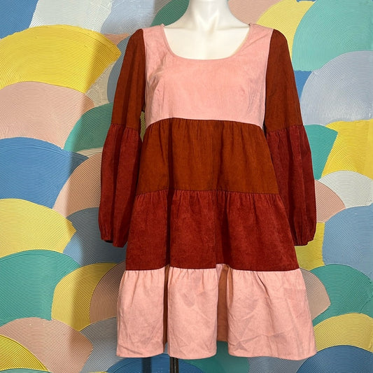 What is tricolor long sleeve mid length dress pink brown maroon scoop neck